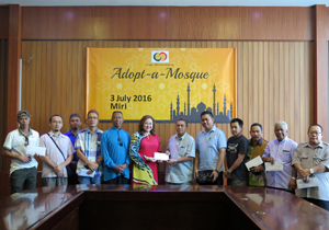 Handing out of cheques to representatives in Miri