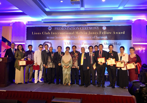 Datuk Syed Ahmad and Dato Hanifah receive Community Service Awards