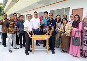 CMS sponsored 100 desks to SMK St Patrick, Mukah